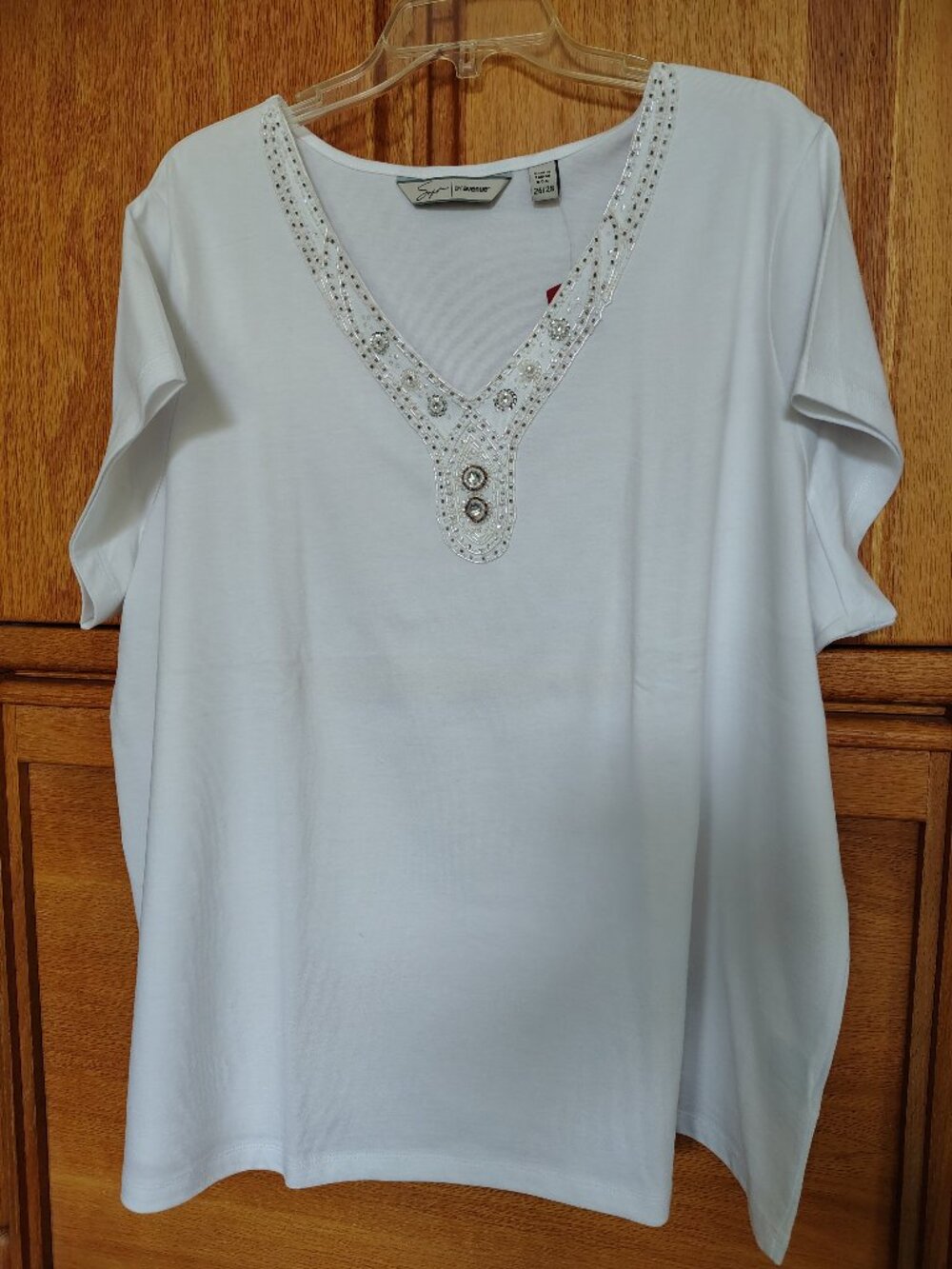 NWT AVENUE WHITE BEADED DRESSY T SHIRT IN WOMEN'S PLUS SIZE 26-28